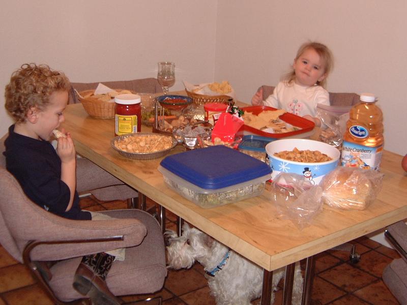 2003/12(Dec)/02-Christmas Eve/800x600_2003-12-24-051-Christmas-Eve-spread .JPG